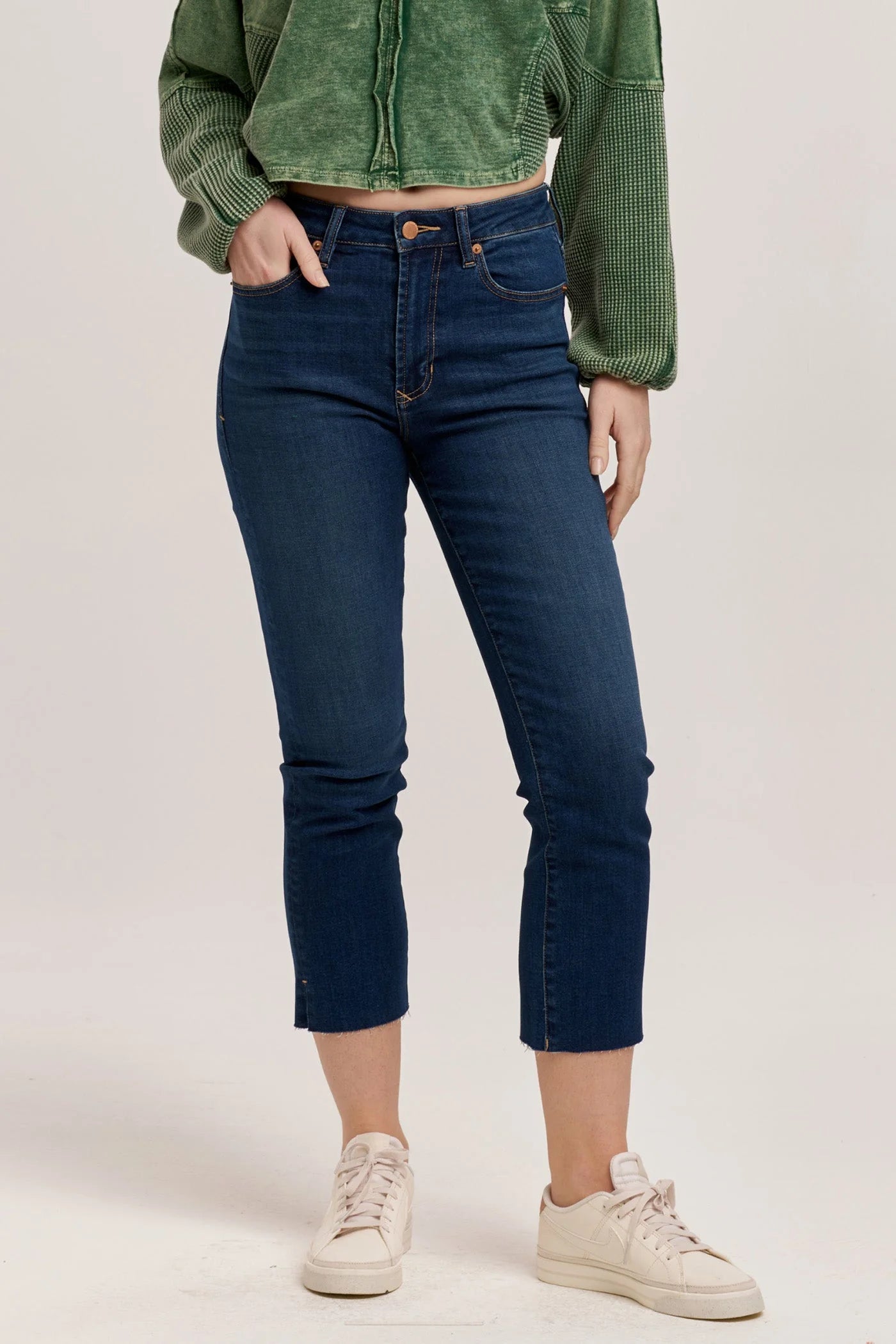 FRANKIE SUPER HIGH RISE CROPPED STRAIGHT JEANS